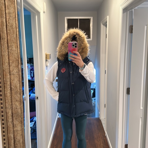 SuperDry Puffer Vest with fur lined hood - Picture 5 of 6